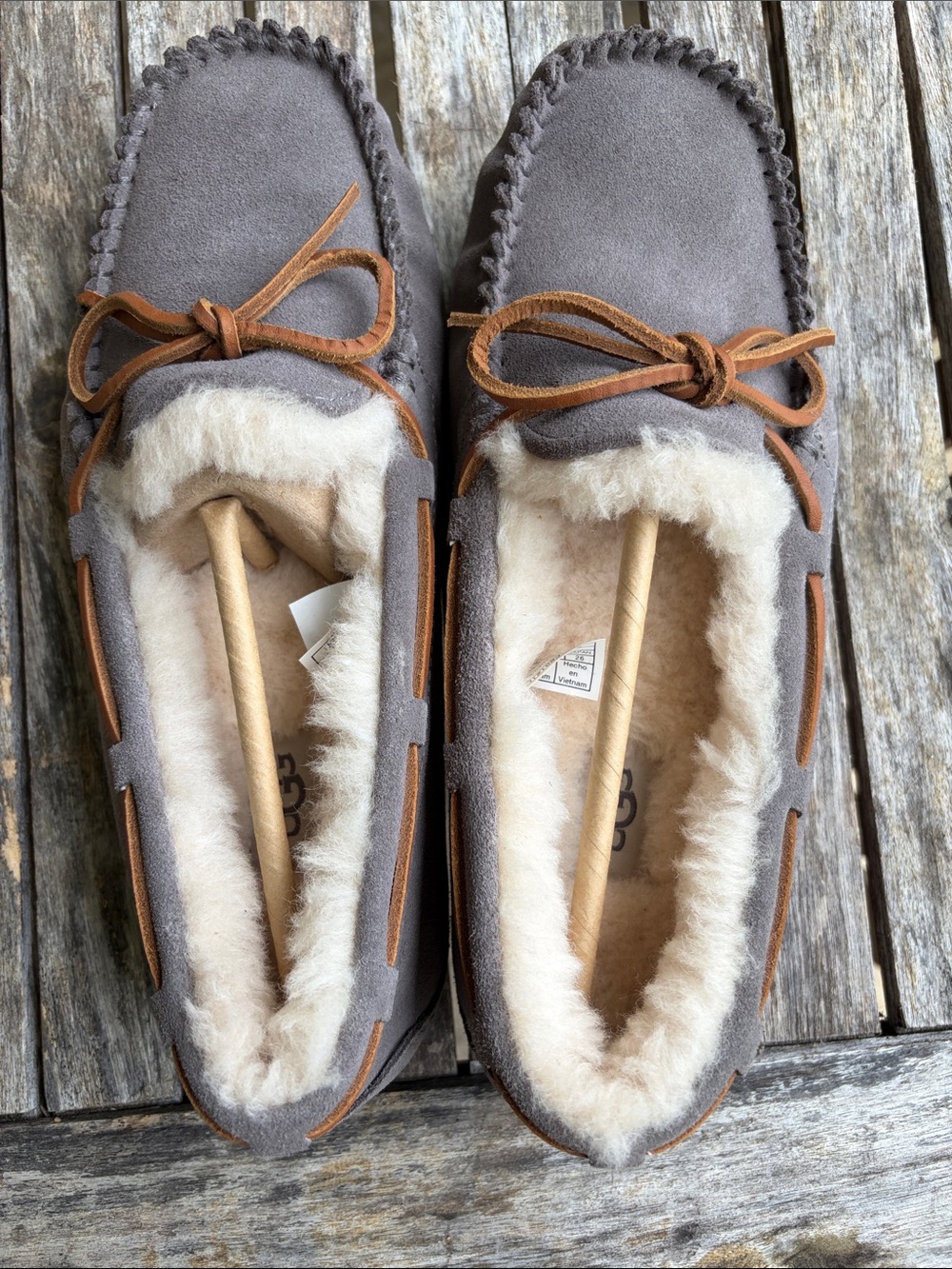 NIB UGG Women’s Dakota Moccasin Slipper - Picture 4 of 7